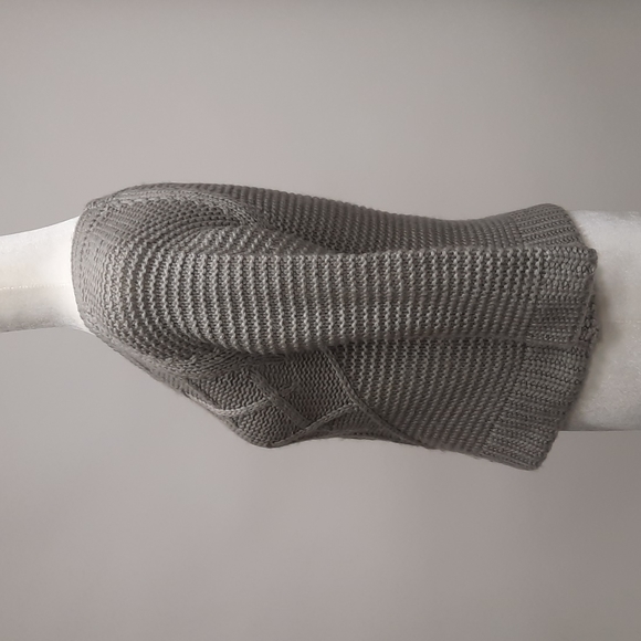 Moda International Gray Cropped Pullover with Cable Design, Size S - Picture 2 of 6